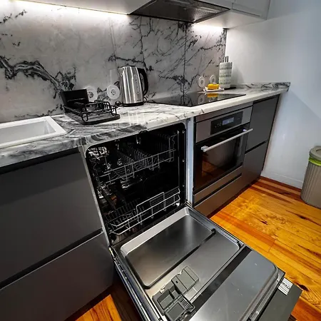 Stylish Stay, Renovated Gem In Bairro Alto Appartement Lissabon